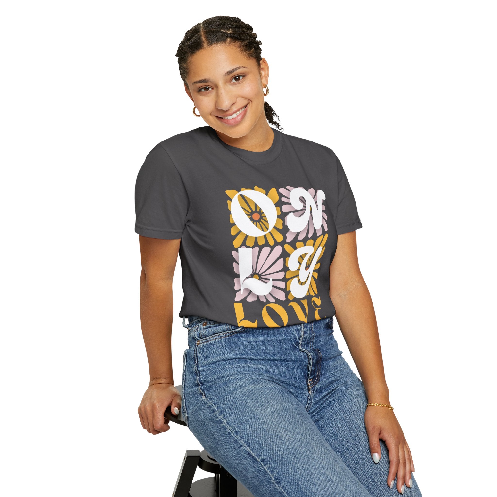 Love Floral Graphic T-Shirt — Retro Daisy Typography Tee