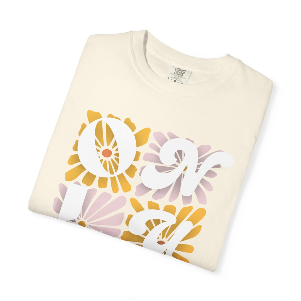 Love Floral Graphic T-Shirt — Retro Daisy Typography Tee