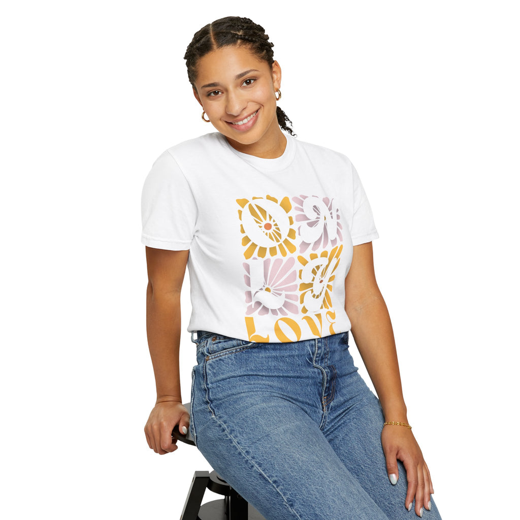 Love Floral Graphic T-Shirt — Retro Daisy Typography Tee